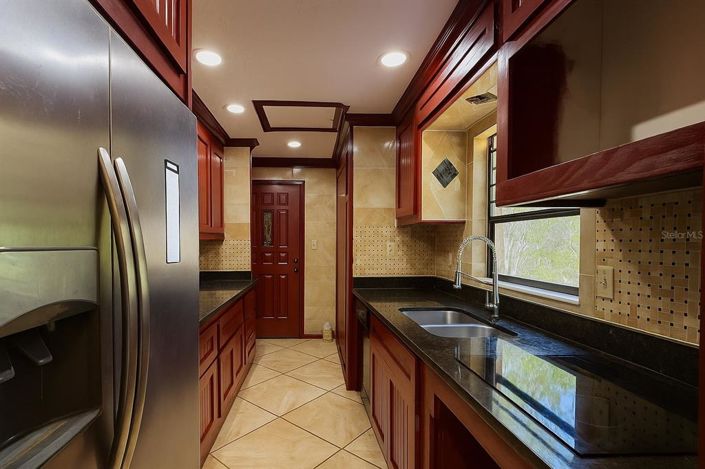 Image No.17-4 Bed Property for sale