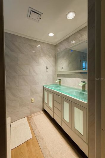 Image No.19-4 Bed Property for sale