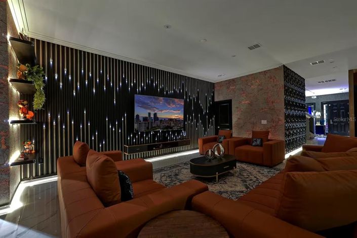 Image No.13-12 Bed Property for sale