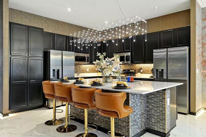 Image No.15-12 Bed Property for sale