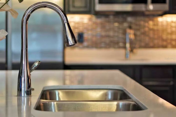 Image No.16-12 Bed Property for sale