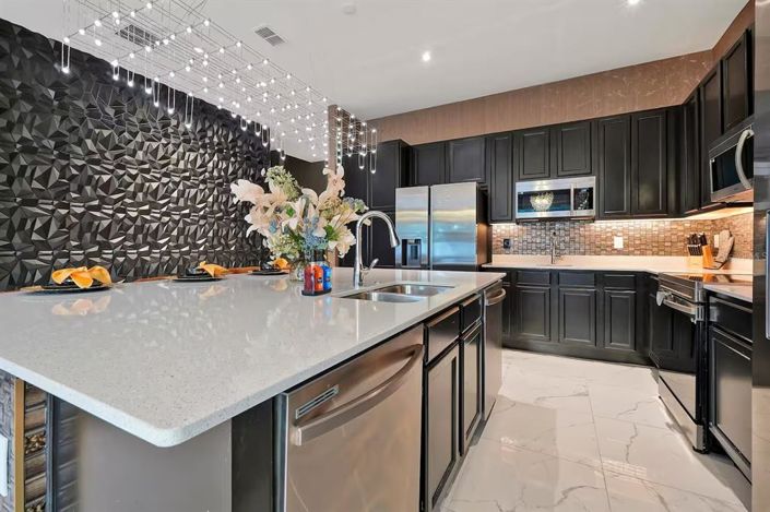 Image No.17-12 Bed Property for sale