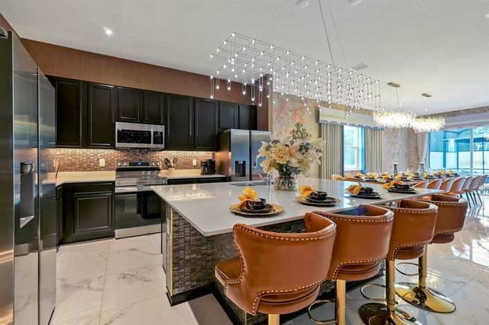 Image No.18-12 Bed Property for sale