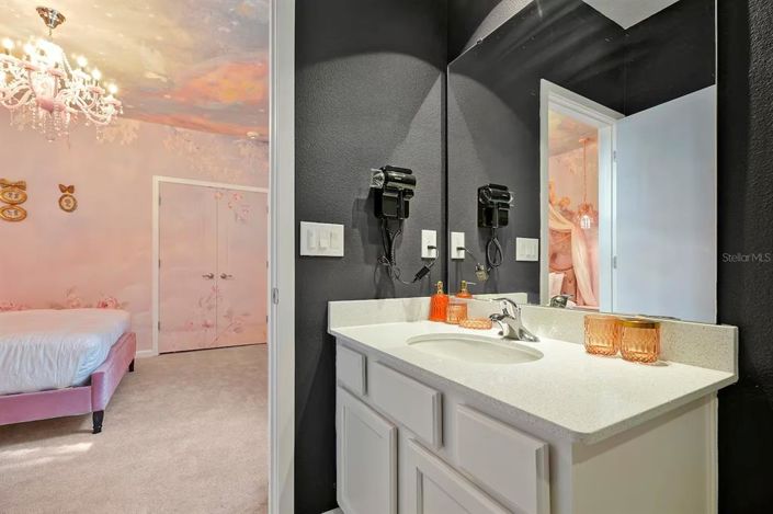 Image No.58-12 Bed Property for sale