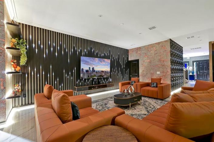 Image No.8-12 Bed Property for sale