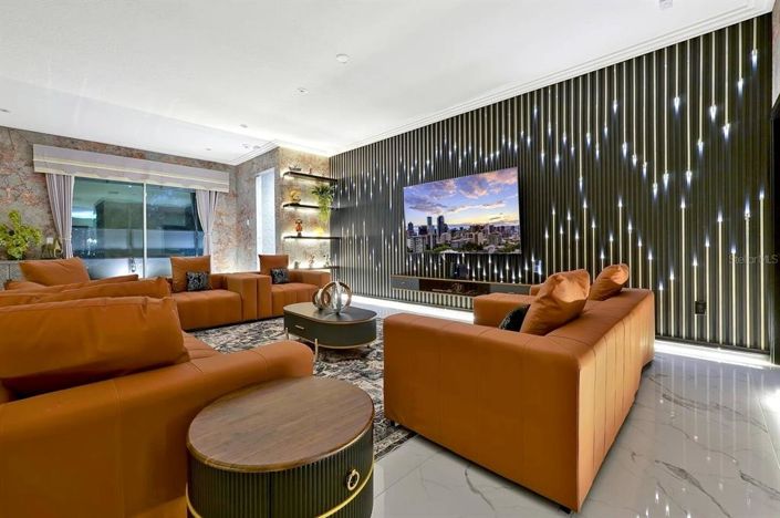 Image No.9-12 Bed Property for sale