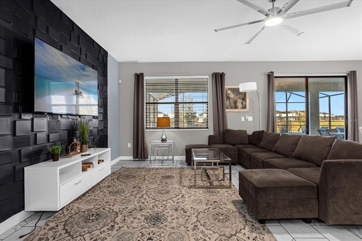 Image No.15-8 Bed Property for sale