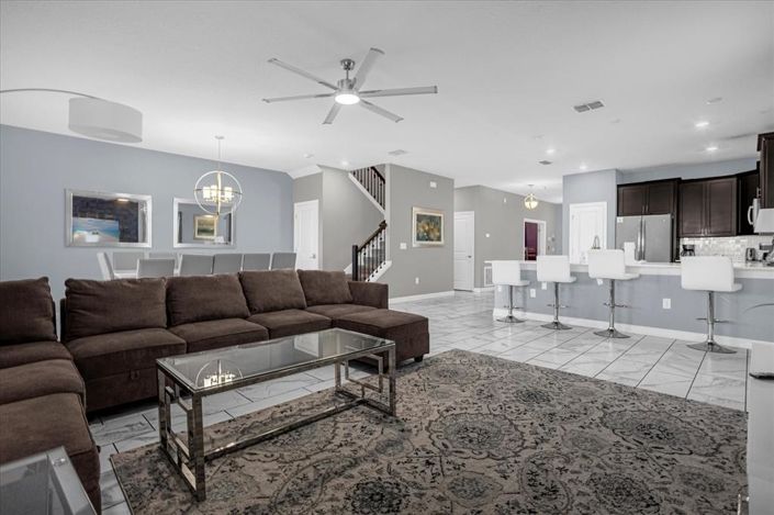 Image No.17-8 Bed Property for sale