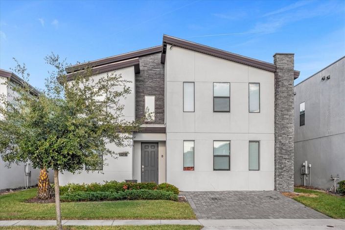 Image No.2-8 Bed Property for sale