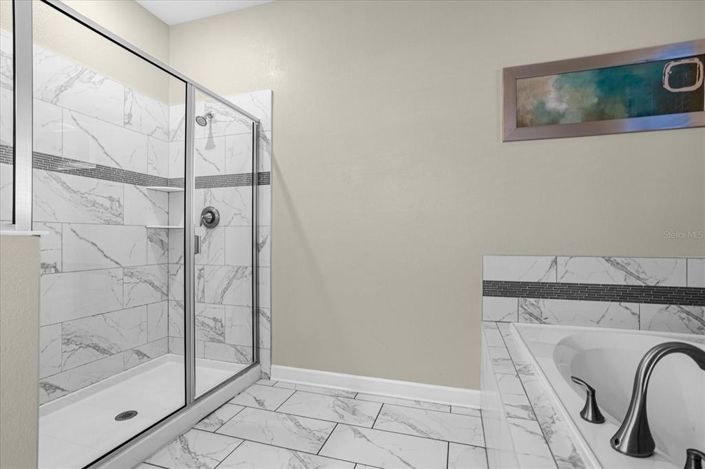 Image No.23-8 Bed Property for sale