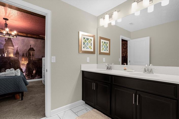 Image No.27-8 Bed Property for sale