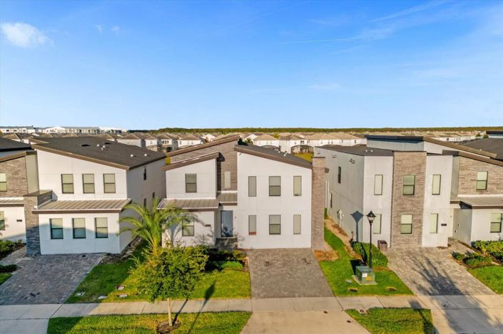 Image No.3-8 Bed Property for sale