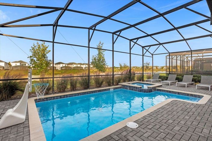 Image No.50-8 Bed Property for sale