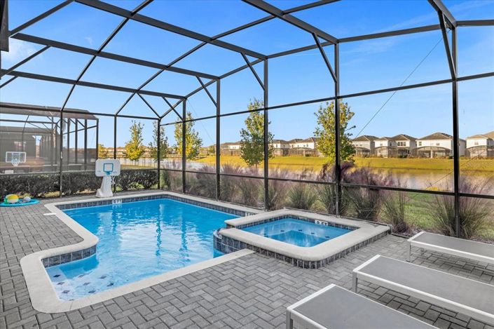 Image No.52-8 Bed Property for sale