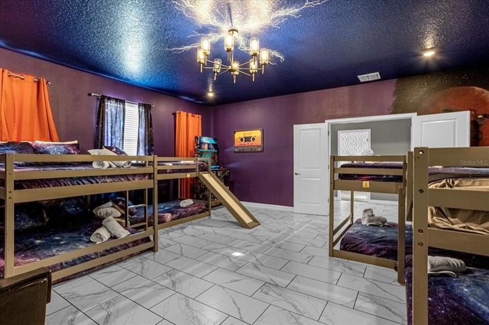 Image No.7-8 Bed Property for sale