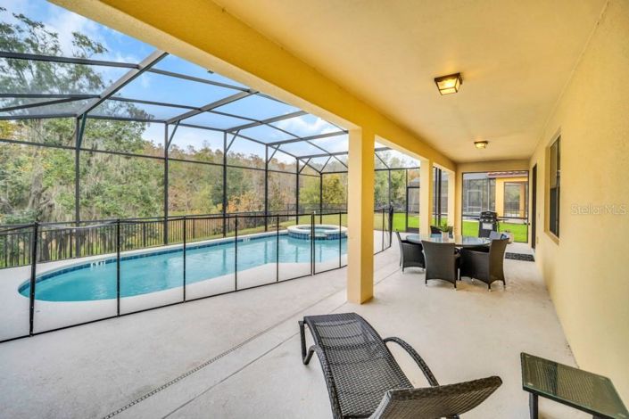 Image No.17-6 Bed Property for sale