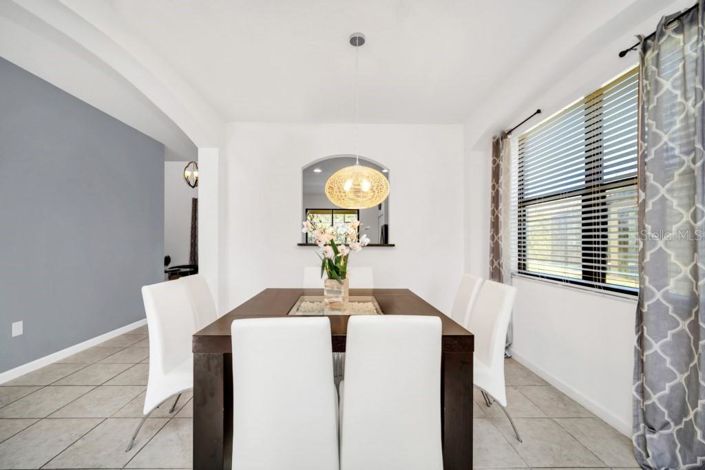 Image No.5-6 Bed Property for sale