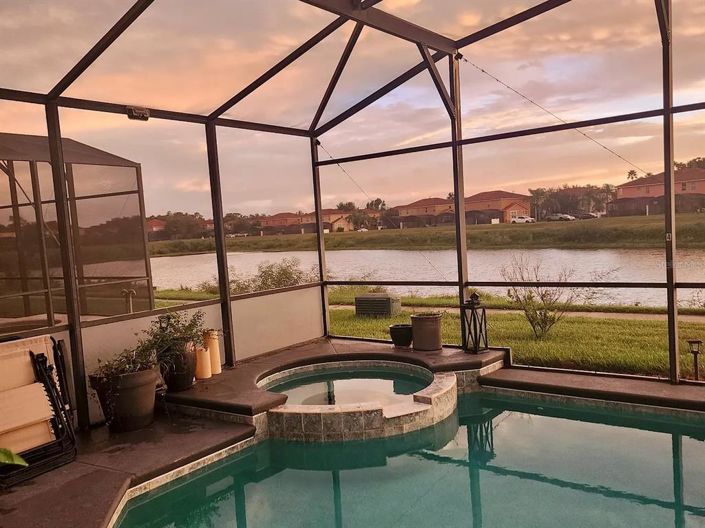 Image No.10-6 Bed Property for sale