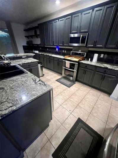 Image No.12-6 Bed Property for sale