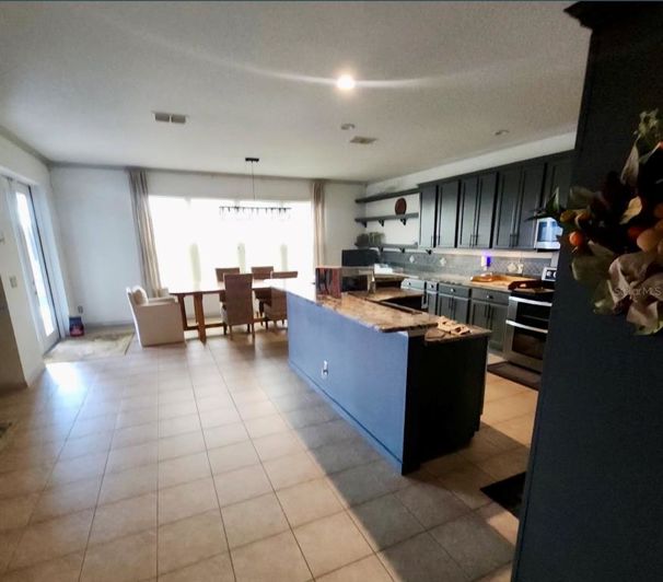 Image No.14-6 Bed Property for sale