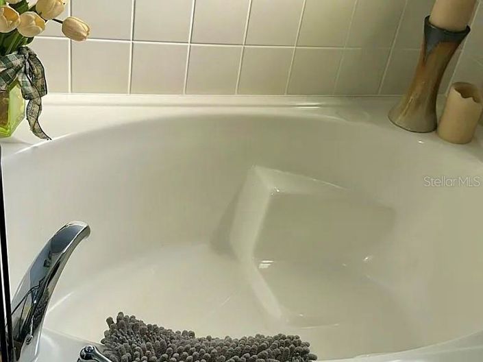 Image No.17-6 Bed Property for sale