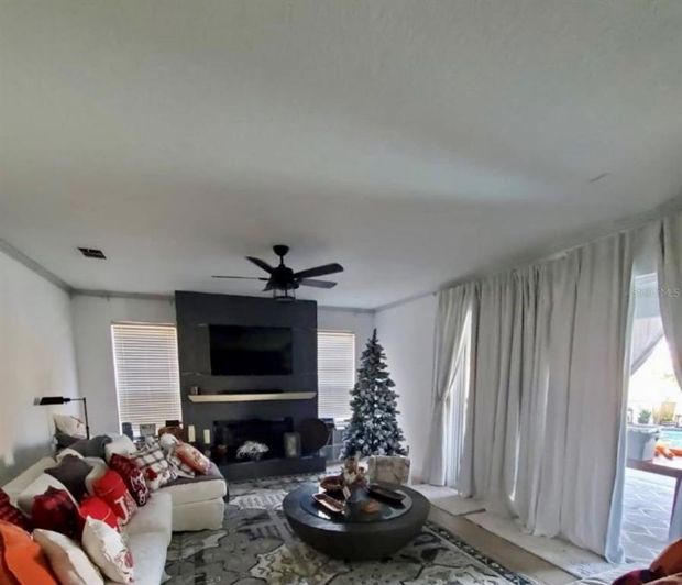 Image No.8-6 Bed Property for sale