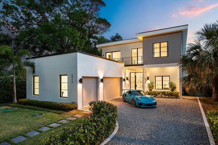 Image No.1-5 Bed Property for sale