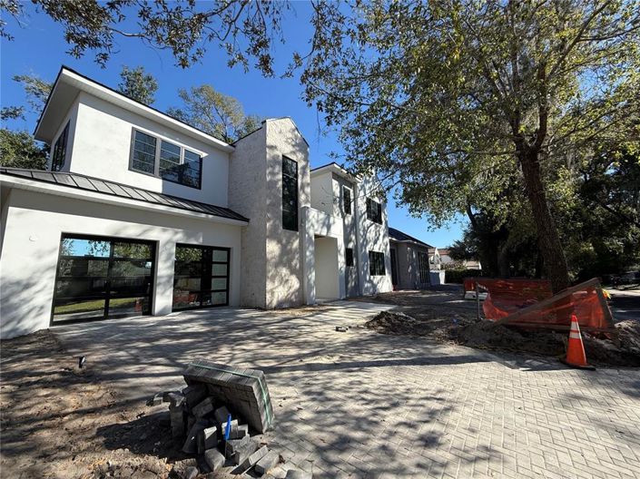 Image No.10-4 Bed Property for sale