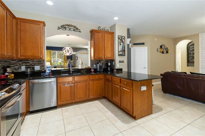 Image No.12-6 Bed Property for sale