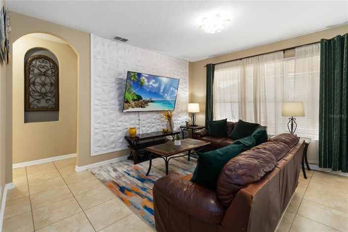 Image No.16-6 Bed Property for sale