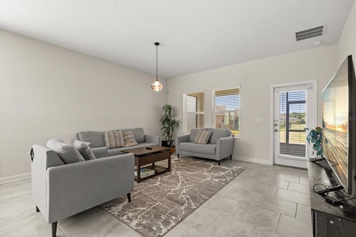 Image No.2-Propriété de 4 chambres à vendre à Kissimmee