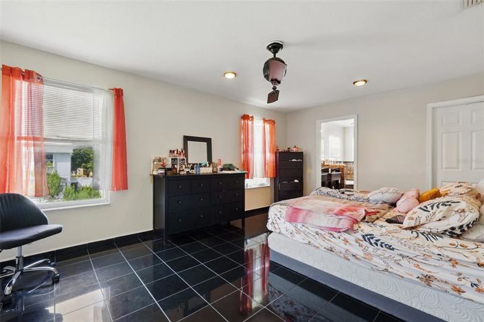 Image No.19-4 Bed Property for sale