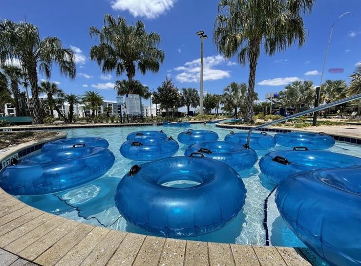 Image No.56-8 Bed Property for sale