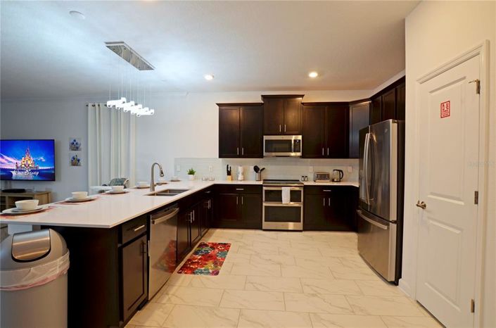 Image No.7-8 Bed Property for sale