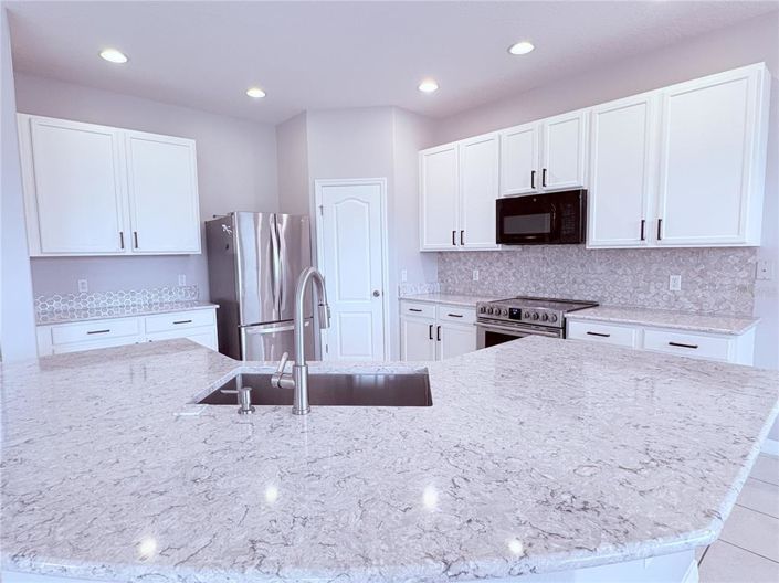 Image No.17-5 Bed Property for sale