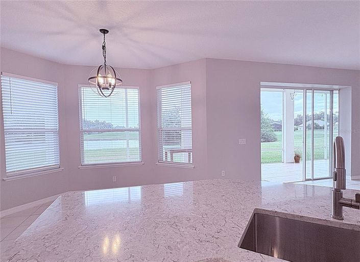 Image No.19-5 Bed Property for sale