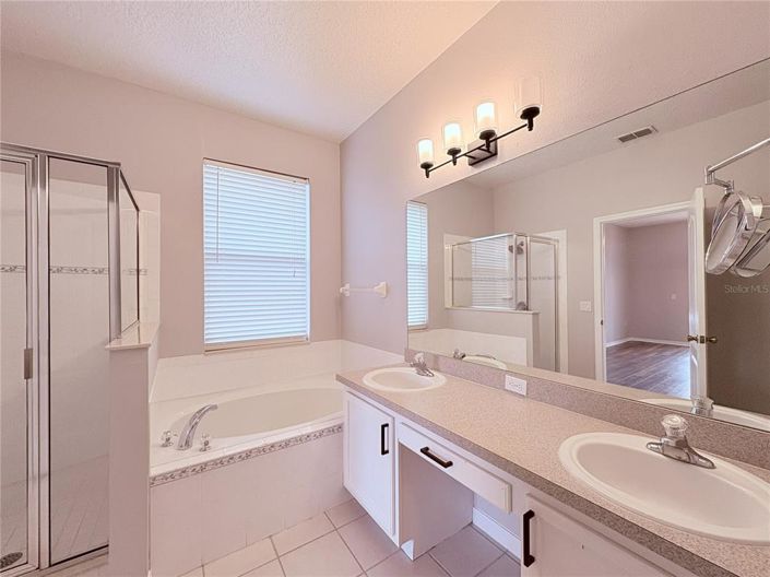 Image No.26-5 Bed Property for sale