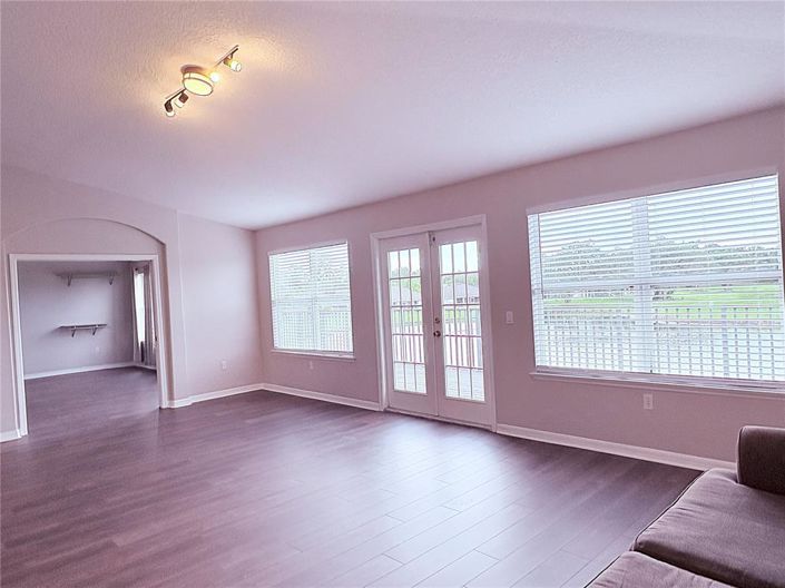 Image No.32-5 Bed Property for sale