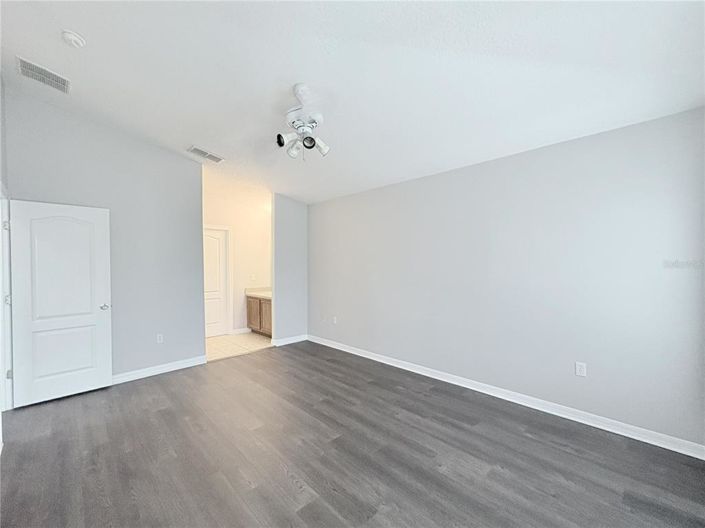 Image No.37-5 Bed Property for sale