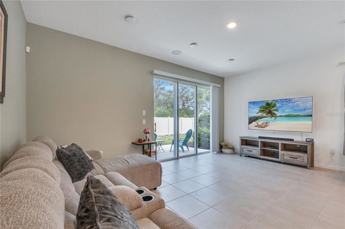 Image No.19-3 Bed Townhouse for sale