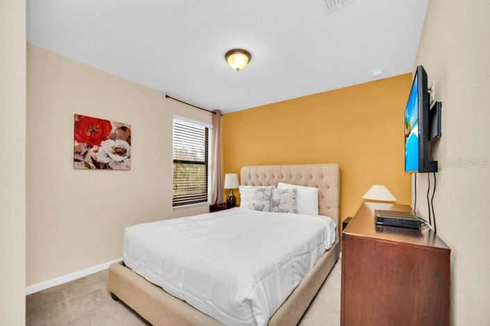 Image No.12-6 Bed Property for sale