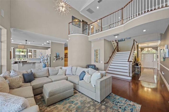 Image No.17-7 Bed Property for sale