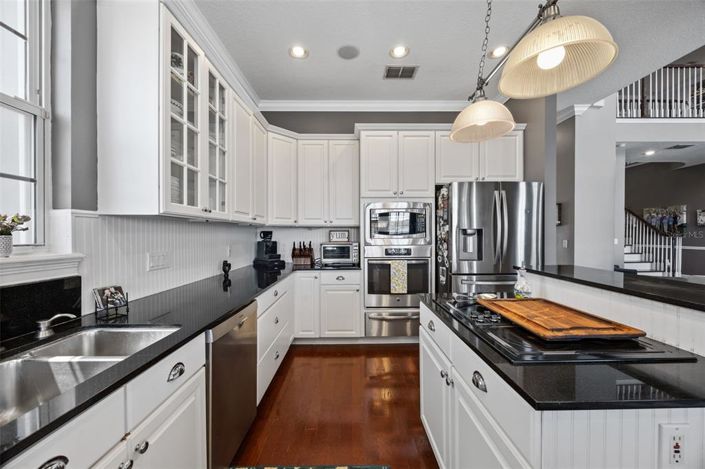 Image No.31-7 Bed Property for sale