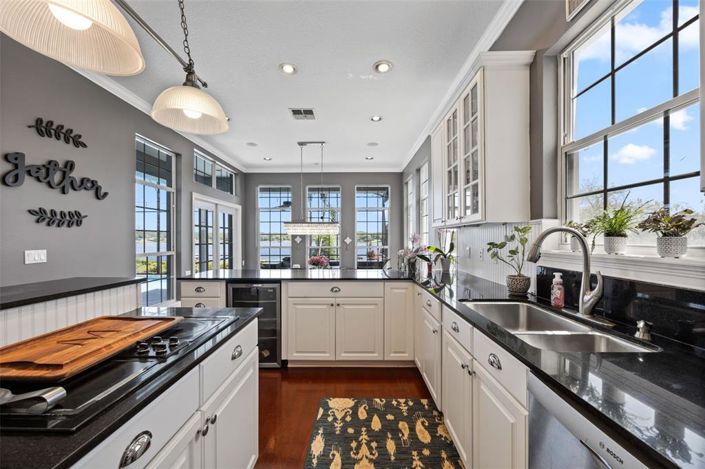 Image No.32-7 Bed Property for sale