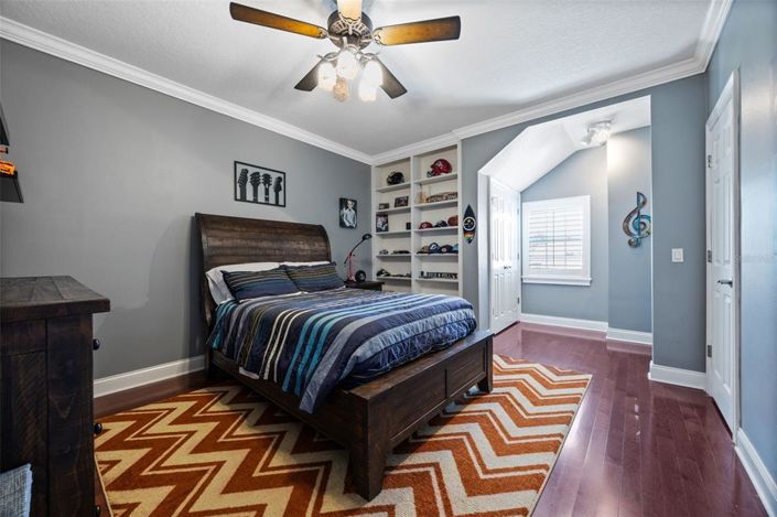 Image No.63-7 Bed Property for sale