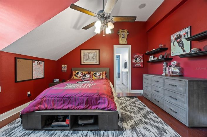 Image No.64-7 Bed Property for sale