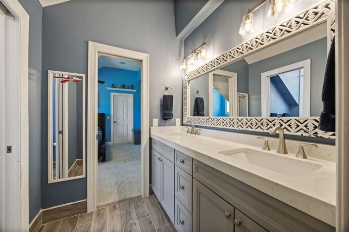 Image No.65-7 Bed Property for sale