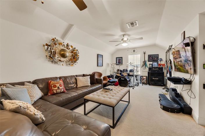 Image No.73-7 Bed Property for sale