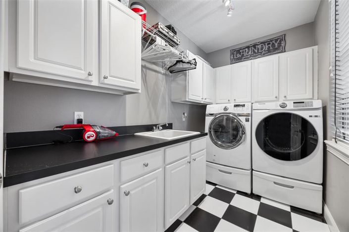 Image No.75-7 Bed Property for sale