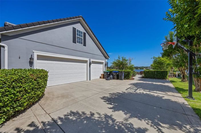 Image No.93-7 Bed Property for sale